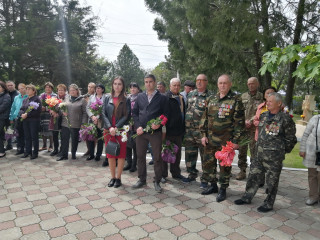 До дня пам'яті та примирення у селах Великодальницької громади відбулися урочисті заходи та покладання квітів до пам’ятників і меморіалів